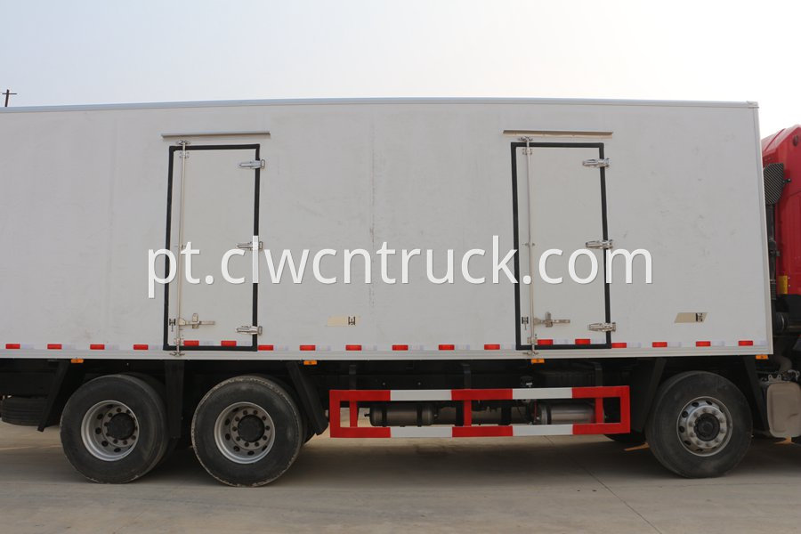 refrigerated cold room van truck 4